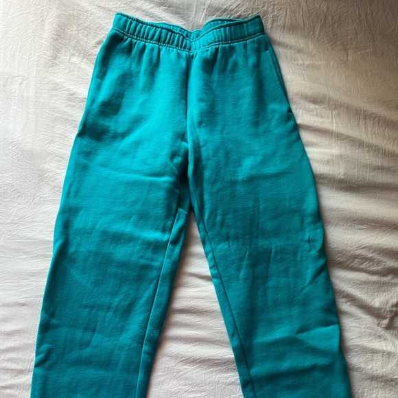 Aritzia Sweatpants - Picture 1 of 3